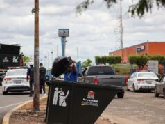 Alegría en las comunidades por los nuevo contenedores de desechos del IMAU