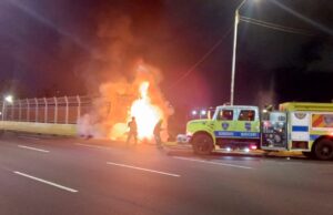 TRAGEDIA EN LA C1 Camioneta chocó contra baranda y se incenció: 4 muertos