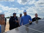 Gobernador Luis Caldera inspecciona avances del Parque Solar Fotovoltaico en Machango