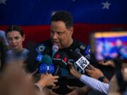 Rafael Ramírez se reencuentra con los marabinos en Santa Lucía a menos de 48 horas de su liberación