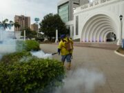 ¡Fumigan Maracaibo!: Plazas, residencias y cementerios en control por la Alcaldía