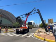 El IMTCUMA restablece semáforo de 5 de julio tras accidente vial que lo derribó