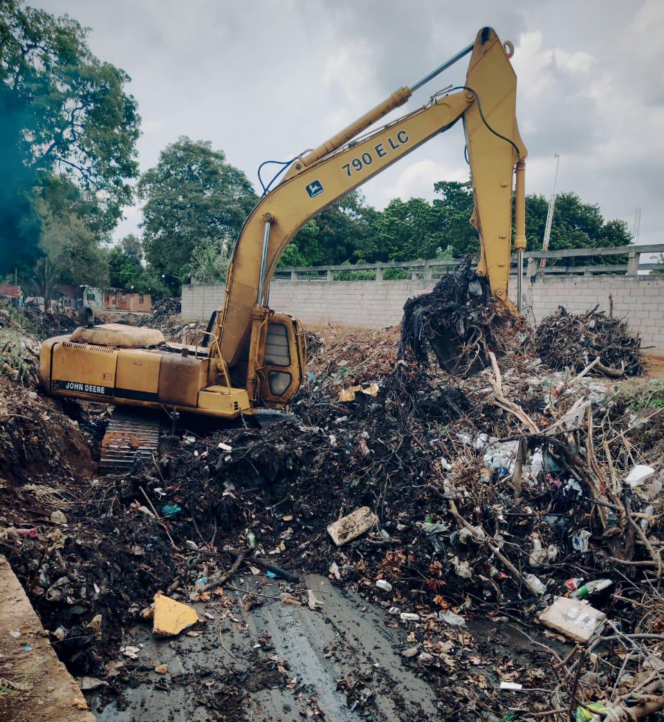 Alcaldía de Maracaibo inicia limpieza de la cañada Morillo tramo Barrio Bolívar