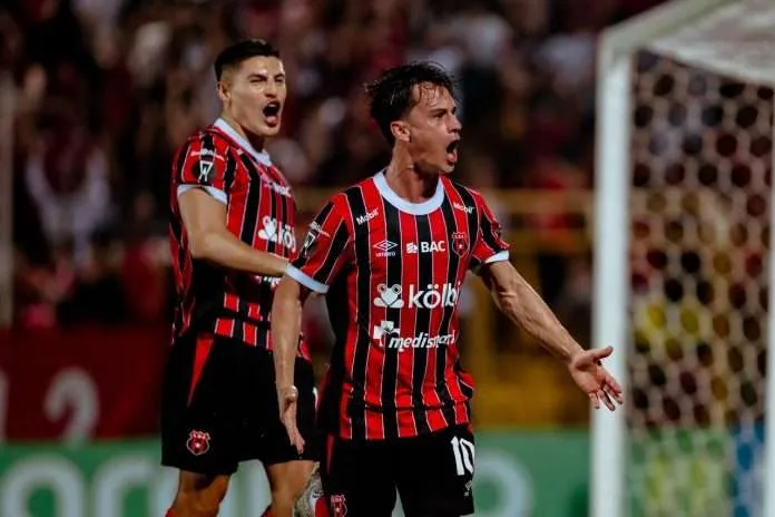 COPA CENTROAMERICANA: Alajuelense a la final de la mano del venezolano Añor