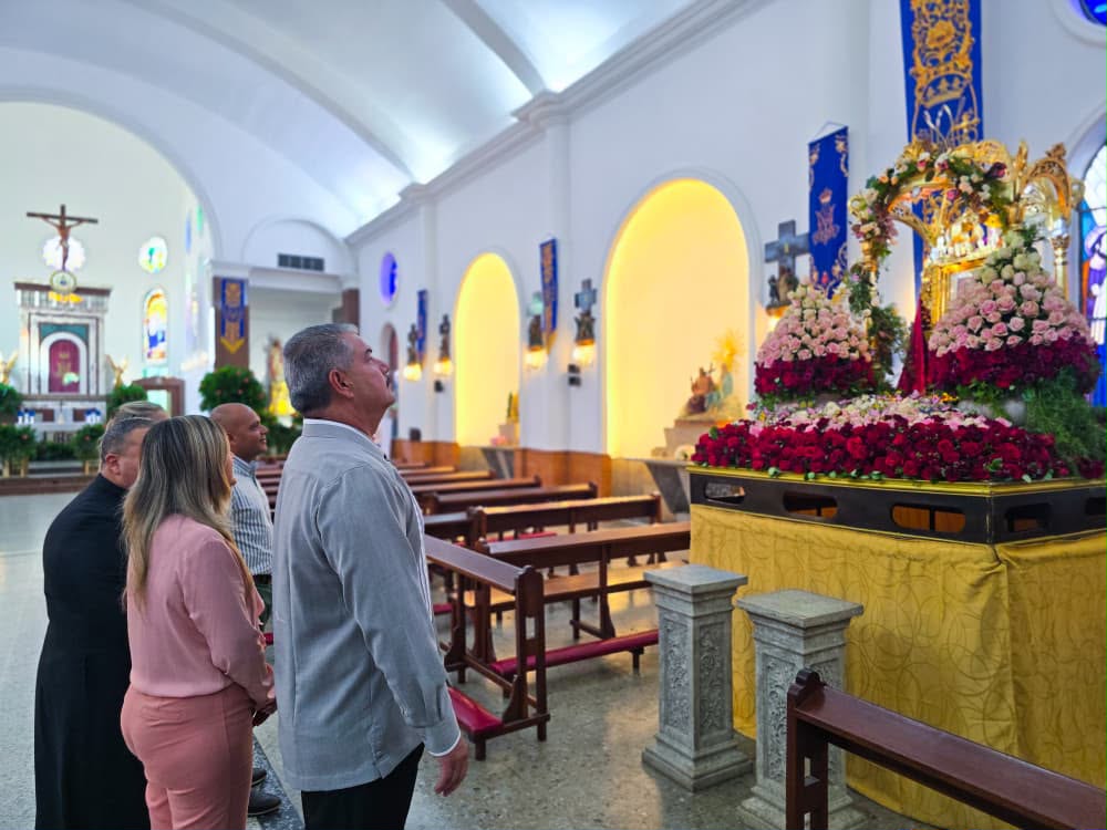 El gobernador Luis Caldera acompañó a la feligresía de Cabimas en el día de su Patrona, la Virgen del Rosario